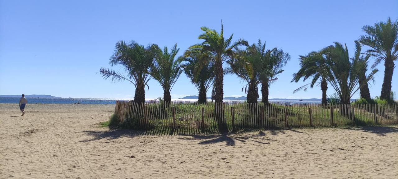 2 chambres côté plage Hyères Esterno foto